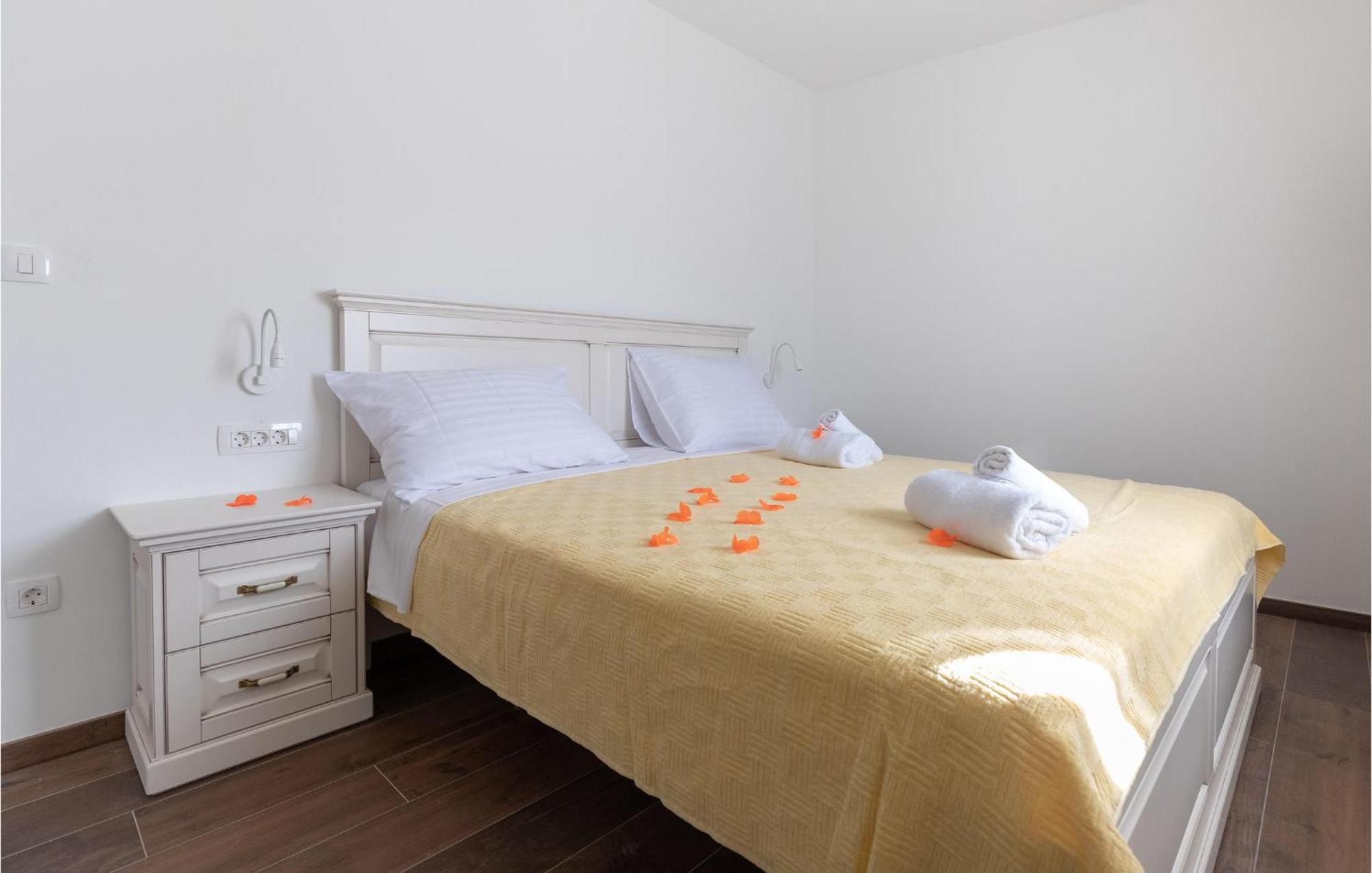 Lovely Home In Klek With House A Panoramic View Екстер'єр фото