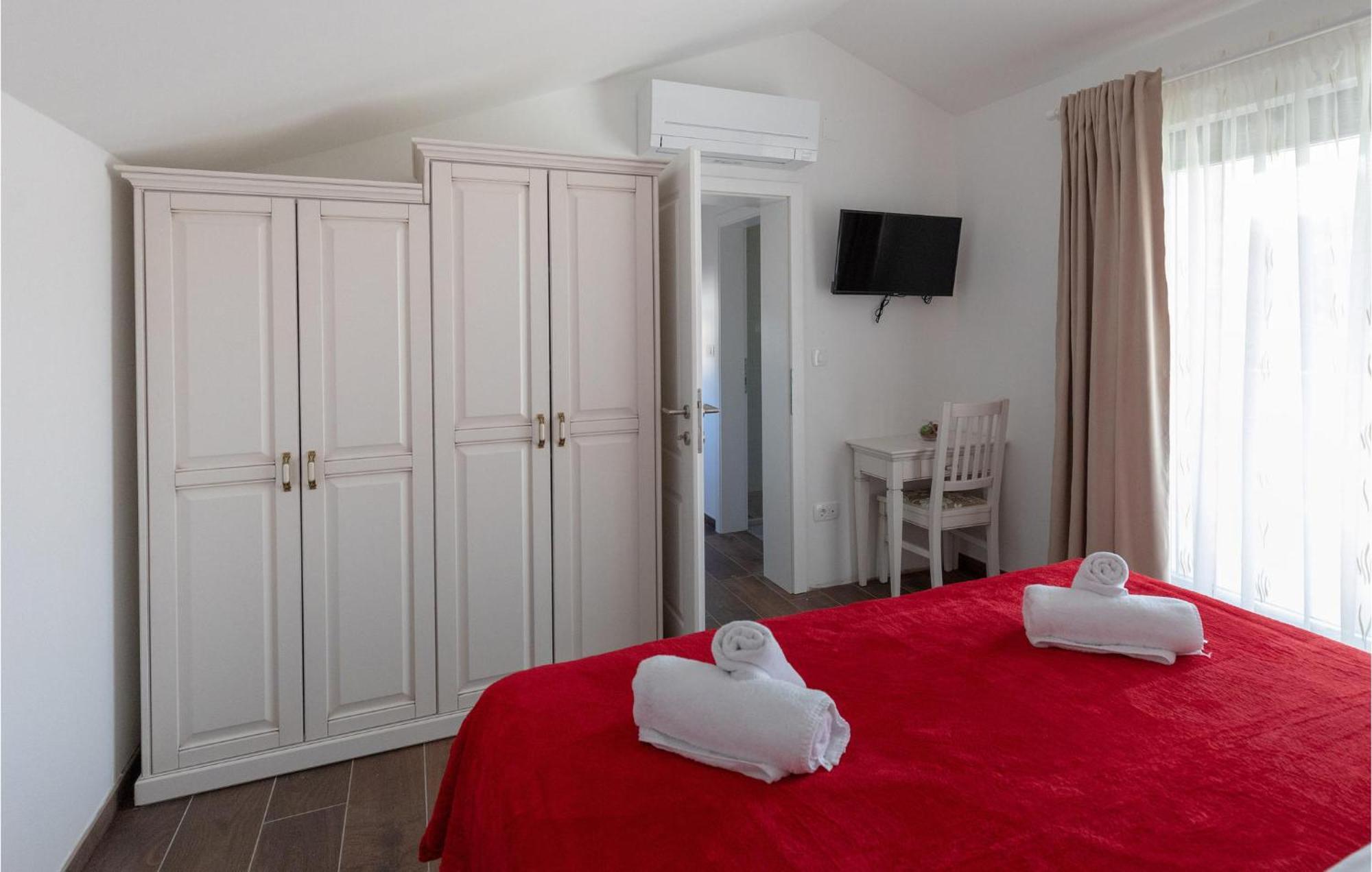 Lovely Home In Klek With House A Panoramic View Екстер'єр фото